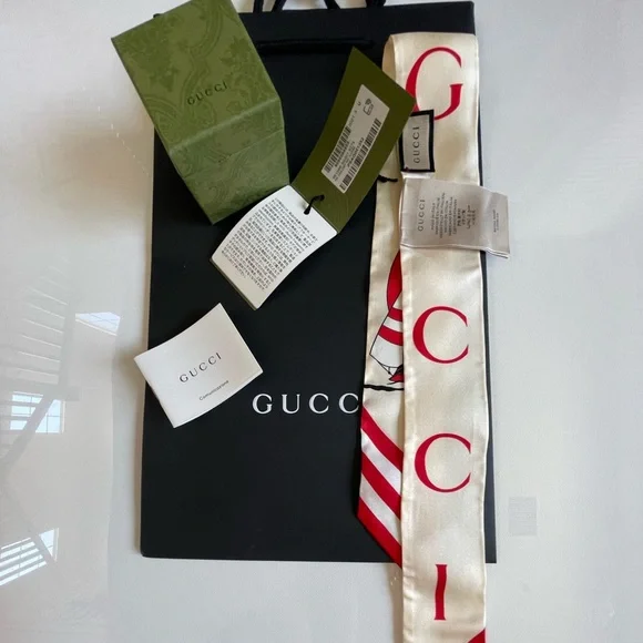 Authentic NEW GUCCI Gucci print Silk Neck Bow - Picture 2 of 9